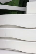 Tocador blanco con diseño ondulado - Imagen 3