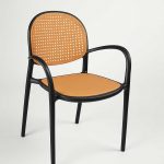 Silla estilo Rattan con reposabrazos