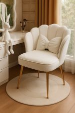 Silla con patas doradas