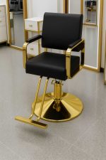 Silla de Barbería con Base Hidráulica Dorada
