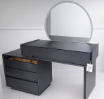 Tocador negro con vitrina